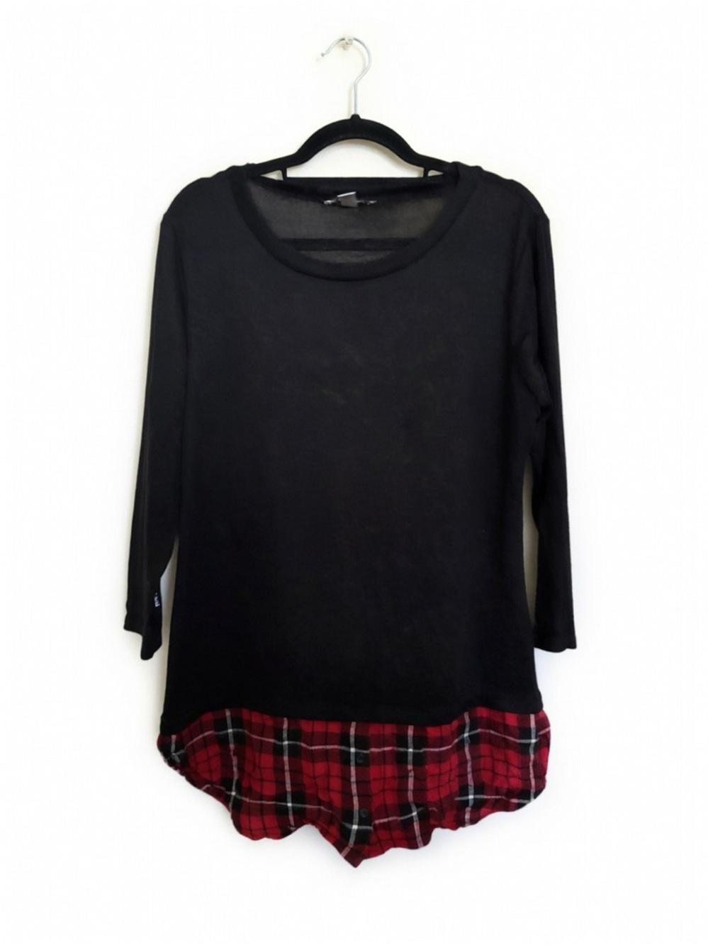 Source Unknown Black Long-Sleeve Top with Red Plaid Hem